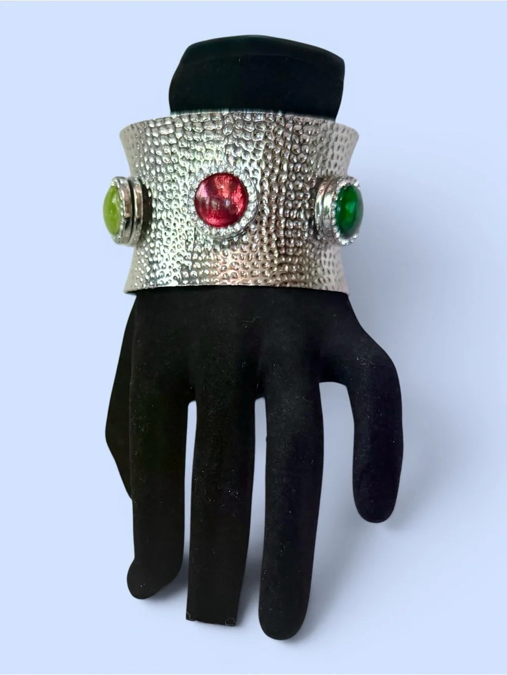 Hammered Silver-tone Cuff Bracelet Colored Round Cabochon‎ Stones Clear Crystals
